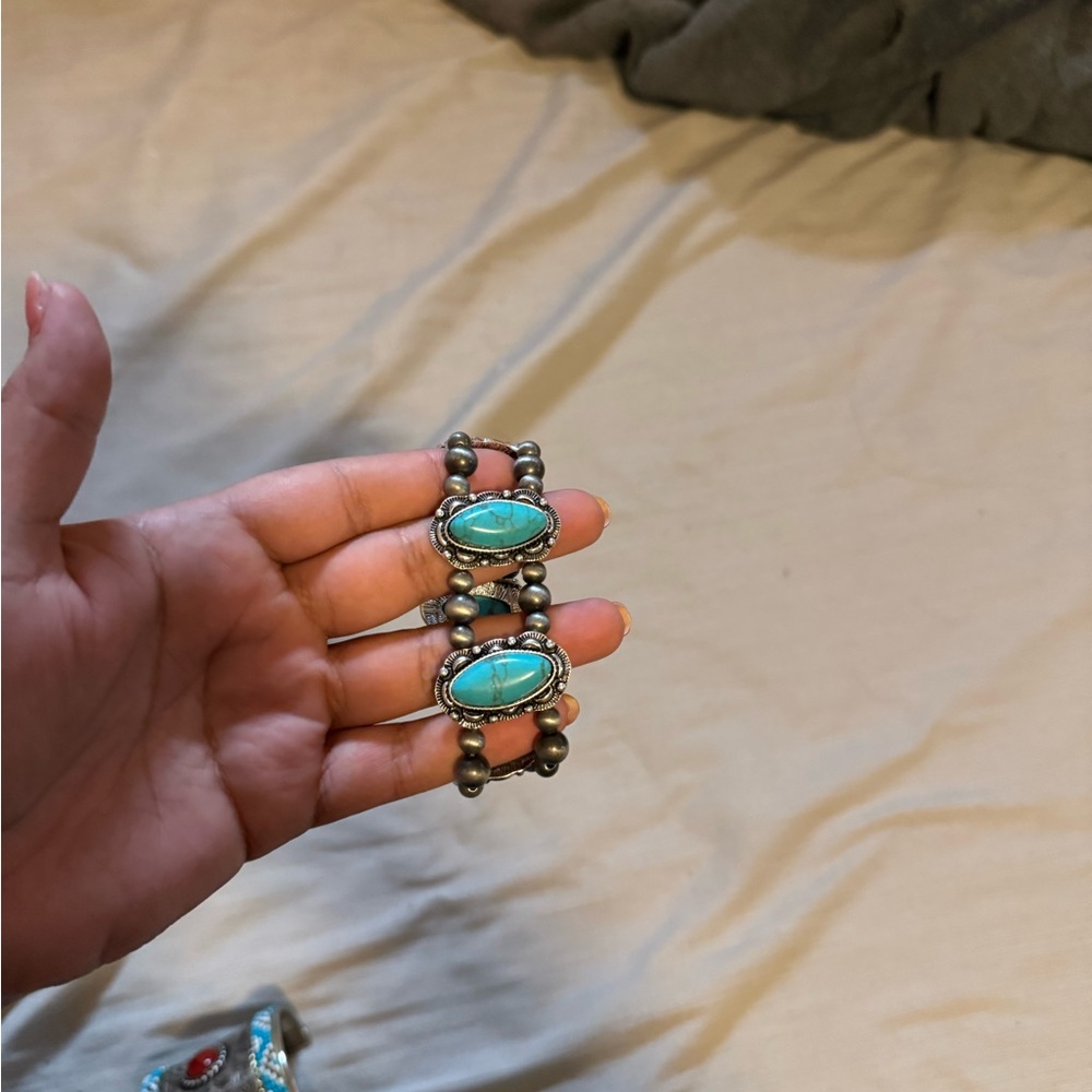 Turquoise Stone Stretch Bracelet - Blue Turquoise Accent